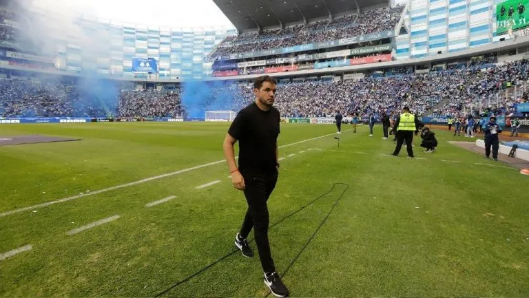 IMAGO7 Larcamón en el partido con Puebla