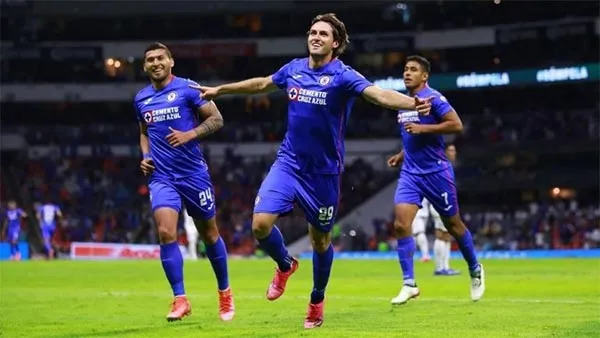 IMAGO7 Jugadores de Cruz Azul festejan un gol