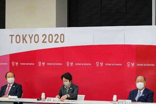 AP Toshiro Muto, Seiko Hashimoto y Chairman Fujio Mitarai en conferencia de prensa