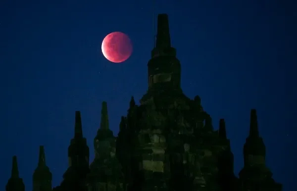 AP Eclipse lunar y superluna desde Indonesia