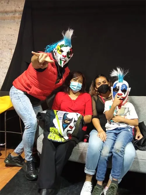 El Totalmente Payaso con la familia de Mateo