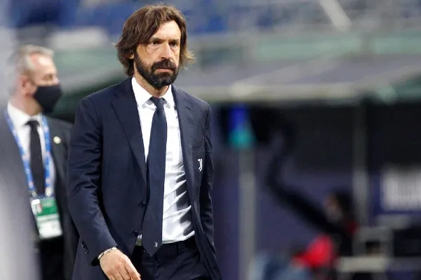 Andrea Pirlo dirigiendo al cuadro turinés