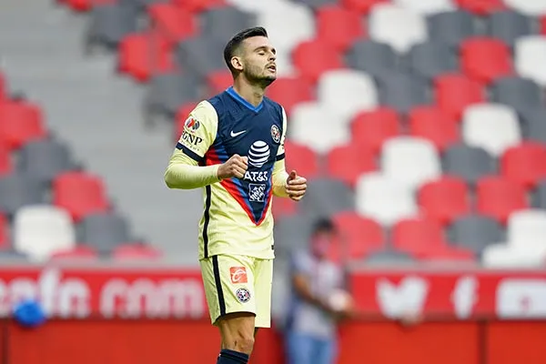 Nicolás Benedetti se lamenta tras una falla