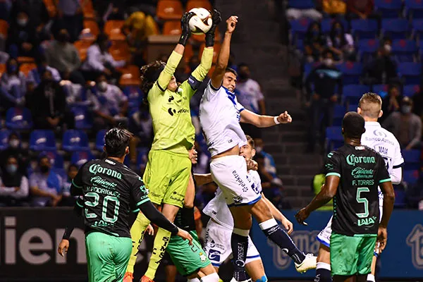 IMAGO7 Acevedo, durante el partido contra Puebla