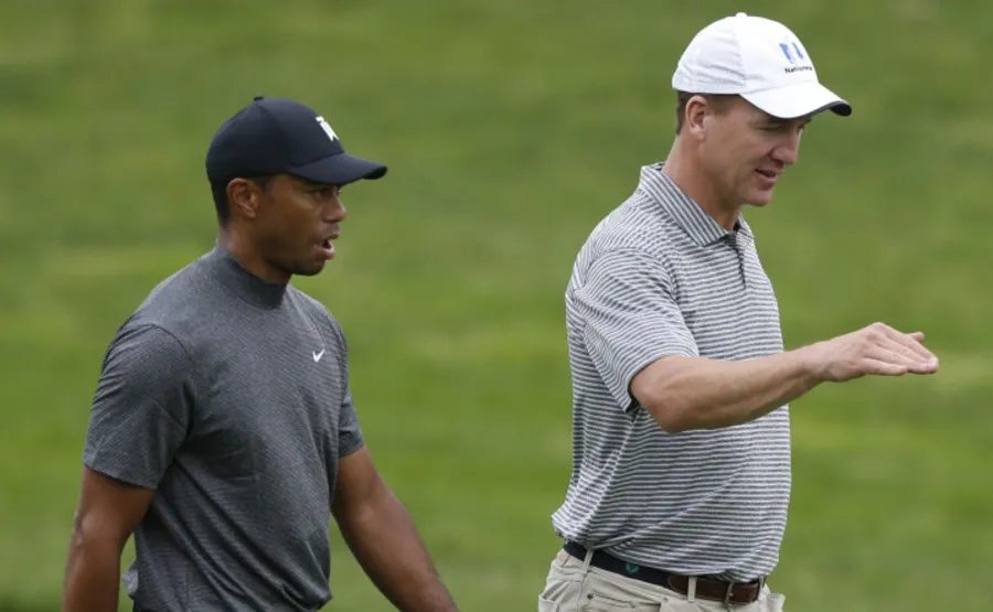 Tiger Woods y Peyton Manning