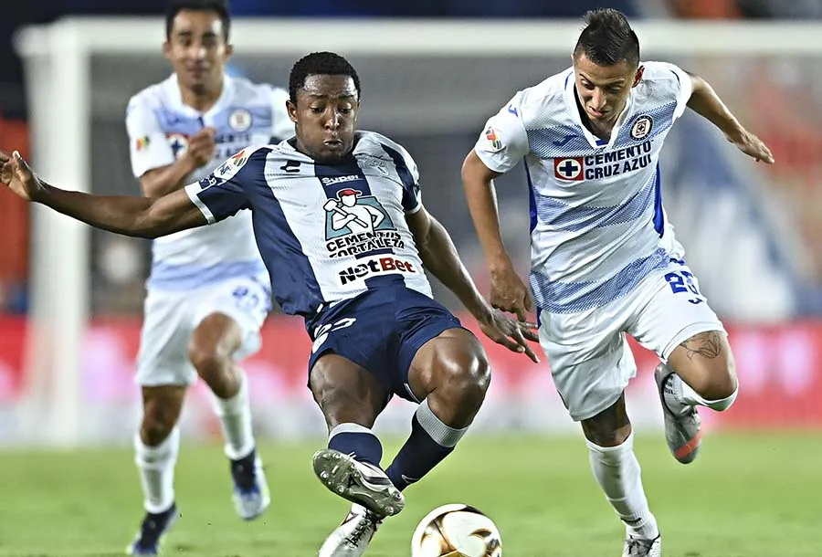 El Piojo en juego ante Pachuca