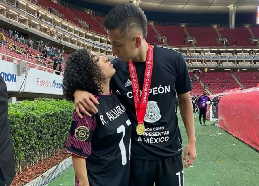 Alvarado y su pareja