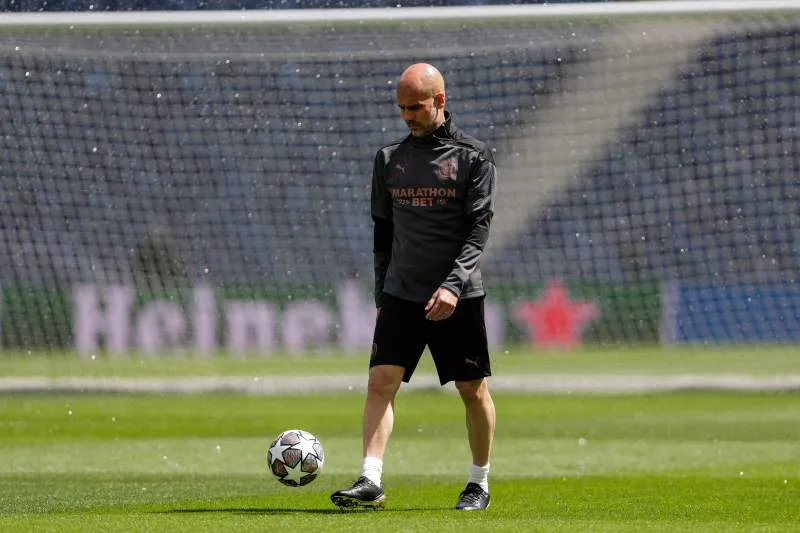 AP Pep Guardiola en partido