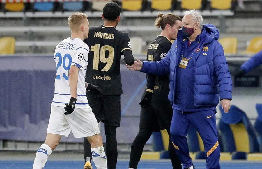EFE Fernandes saliendo en su único partido con el Barcelona