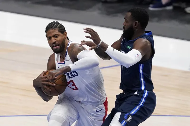 AP Paul George en acción con los Clippers