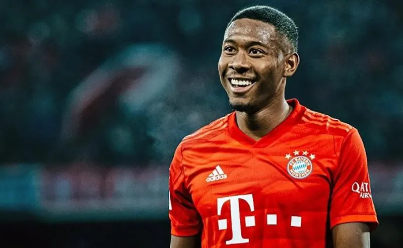 David Alaba durante un duelo con el Bayern Munich