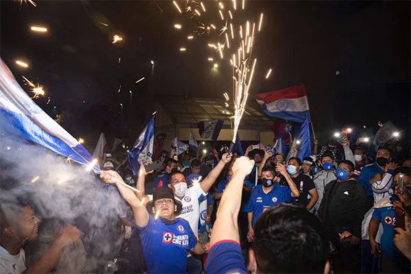 AGENCIA RÉCORD | MIGUEL PONTÓN La pasión estuvo a flor de piel
