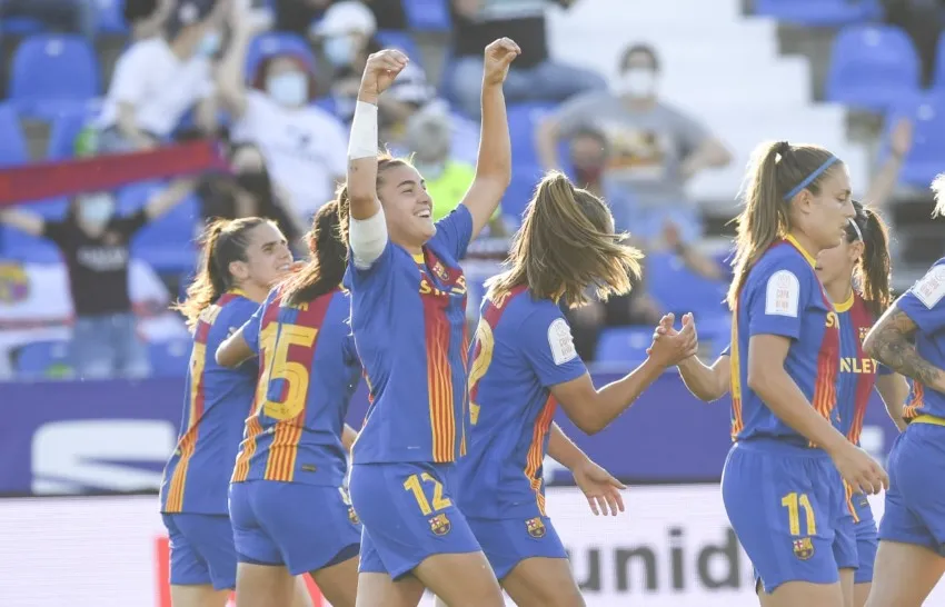 Jugadoras del Barcelona Femenil celebrando un gol a favor