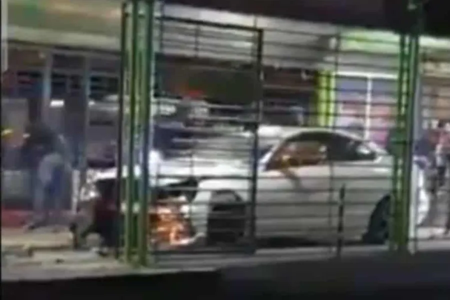 Así quedó el auto en la estación