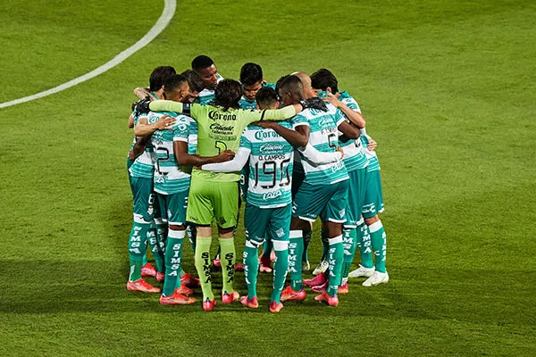 Jugadores de Santos previo al juego de Ida