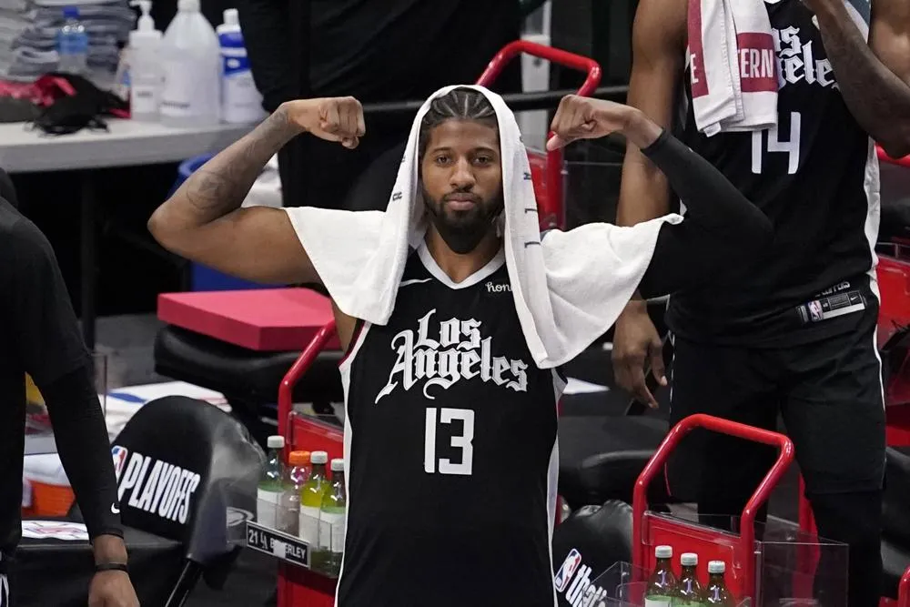Paul George en festejo con los Clippers