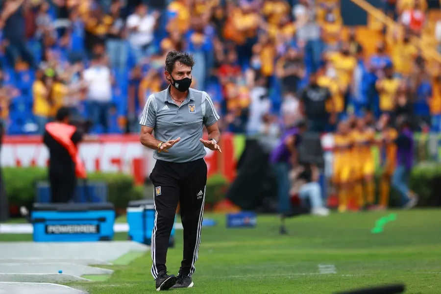 Roberto Medina en campeonato de Tigres