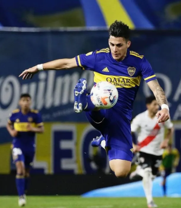 Cristian Pavón durante un partido con Boca Juniors