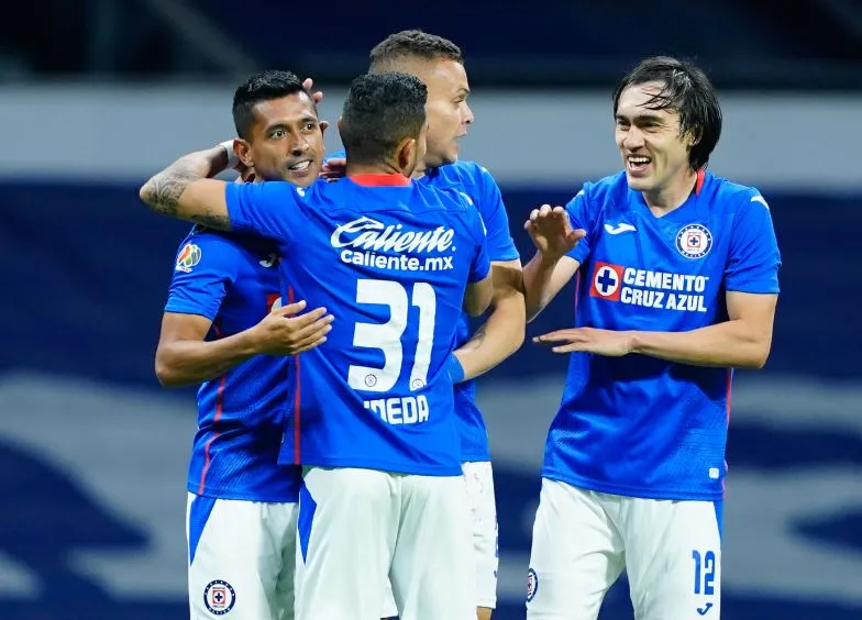 Jugadores de La Máquina en festejo de gol