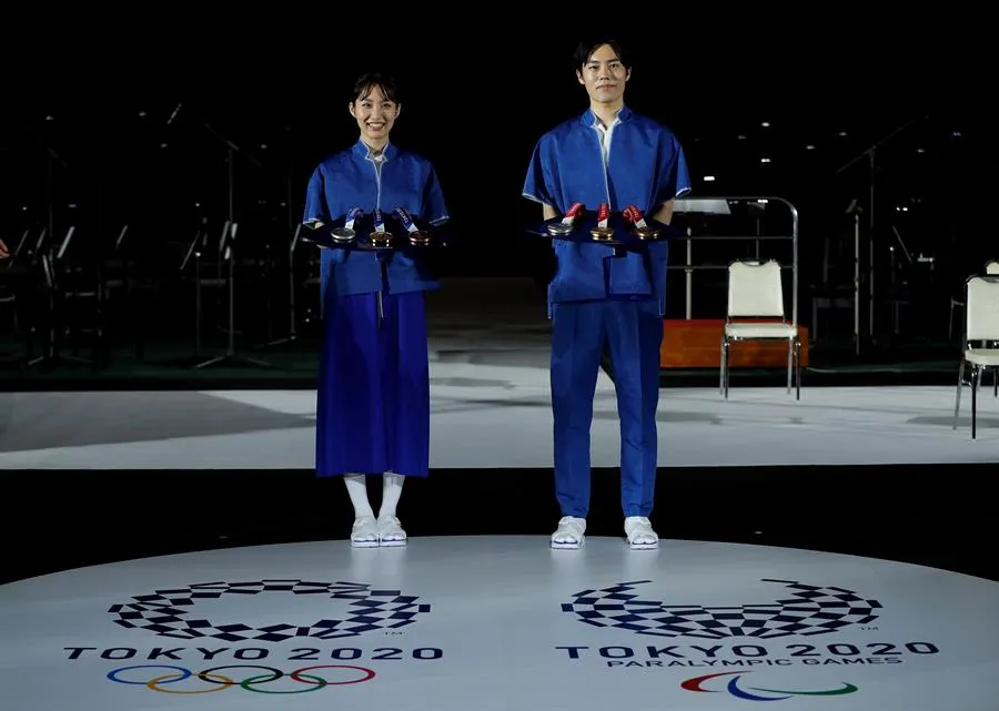 EFE Los uniformes que usarán los trabajadores