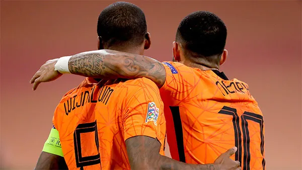 Memphis Depay y Georginio Wijnaldum