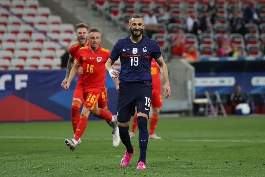 AP Benzema en un partido con la Selección Francesa