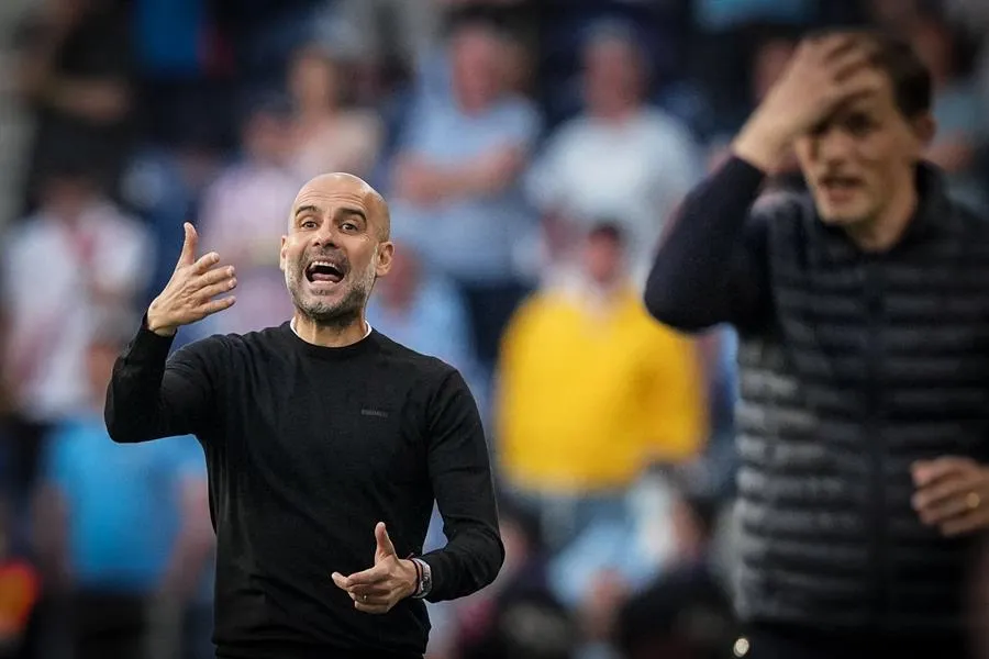 Pep Guardiola durante un partido con el City