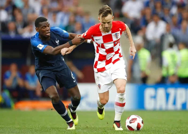 Ivan Rakitic en acción con Croacia