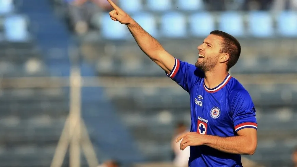 Villa en su paso por Cruz Azul