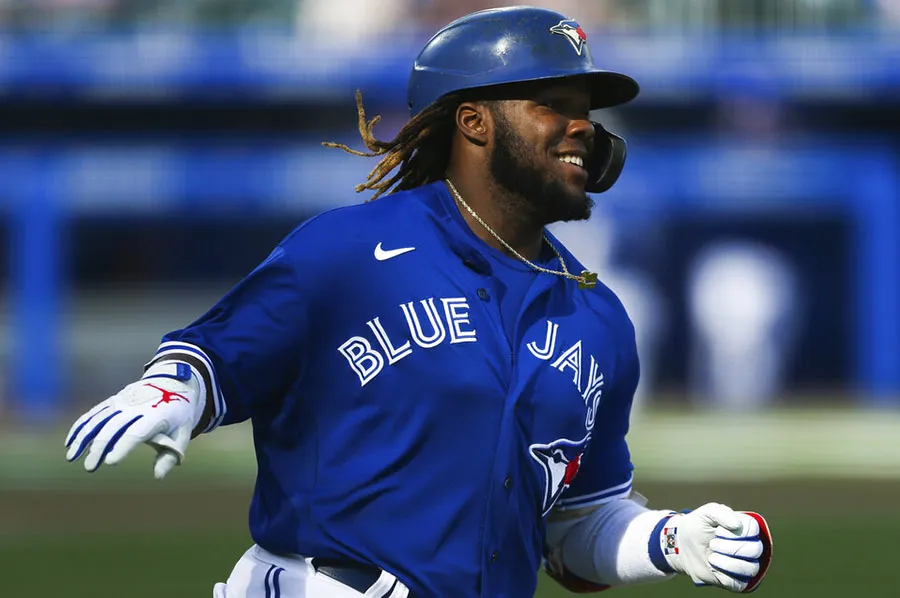 AP Vladimir Guerrero tras conectar cuadrangular