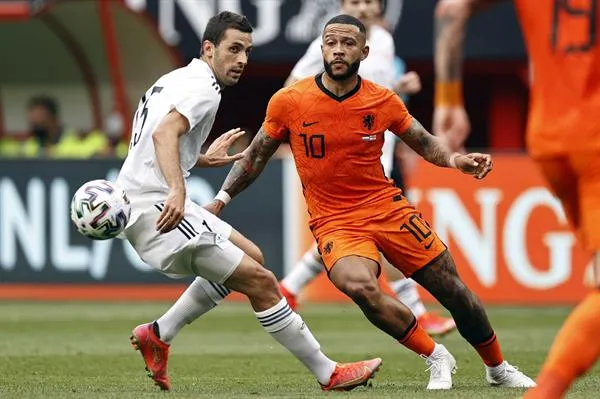 Depay en acción con los Países Bajos