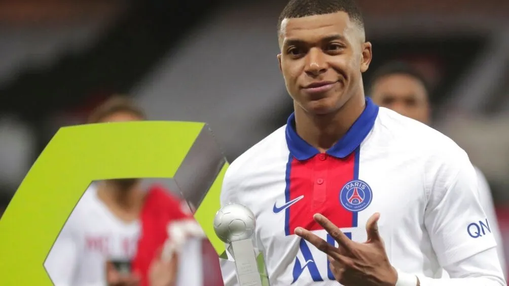 AP Mbappé en partido con el PSG