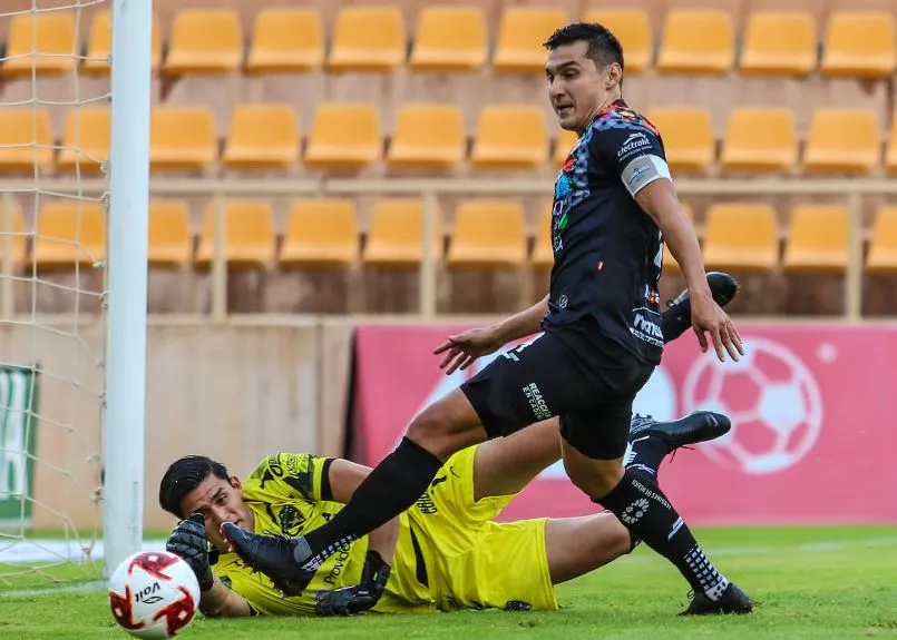 Octavio Paz en acción con los Coyotes de Tlaxcala