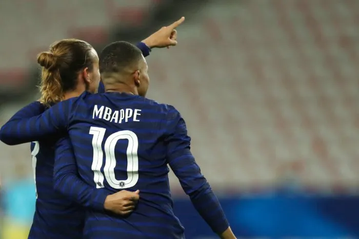 AP Griezmann y Mbappé en festejo