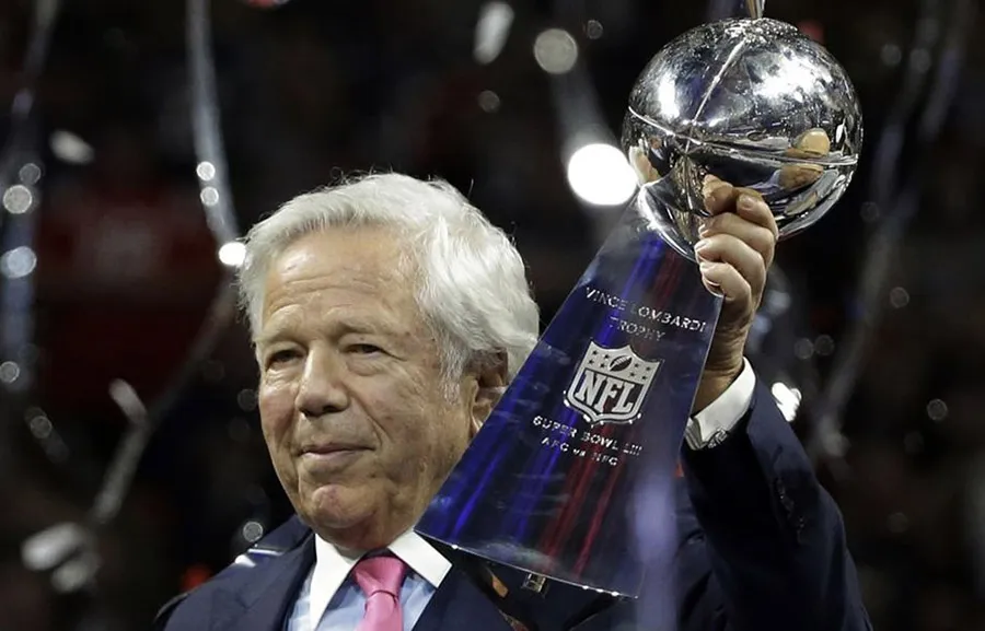 Kraft con el trofeo del Super Bolw