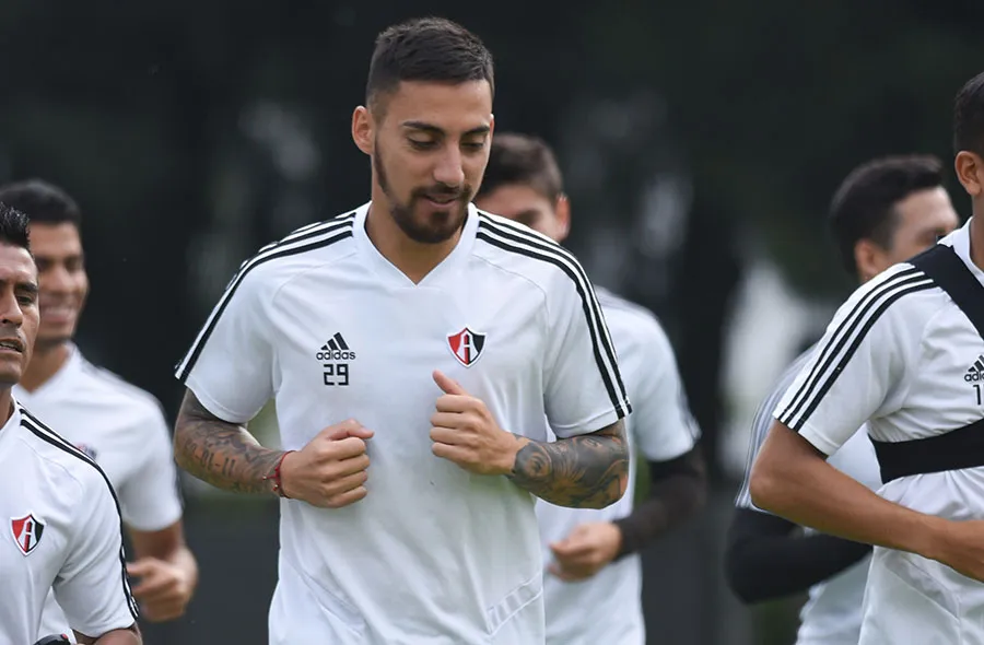 Javier Correa en entrenamiento con los rojinegros
