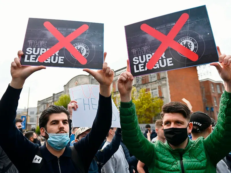 Aficionados ingleses protestan contra la Superliga