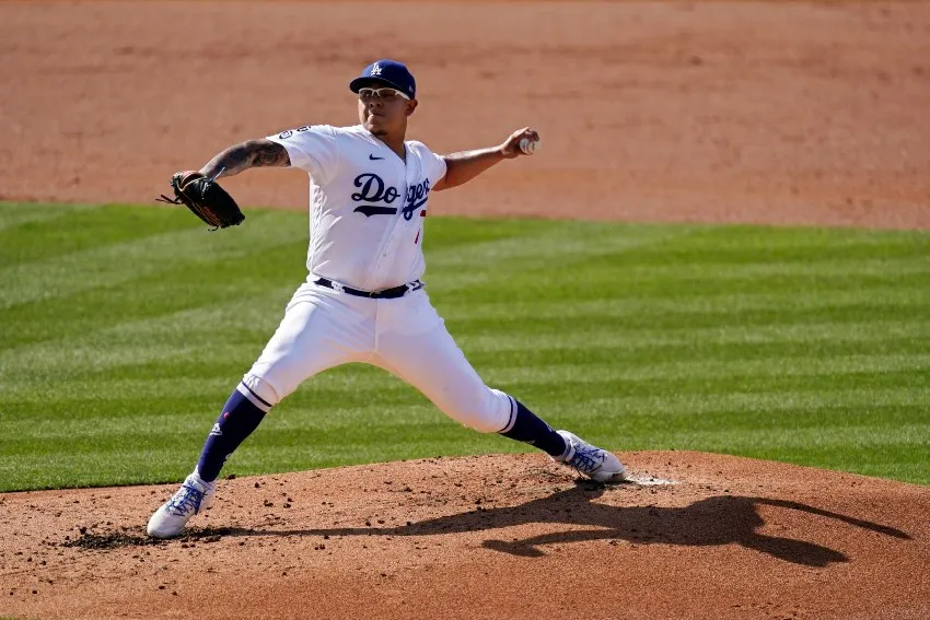 AP Julio Urías en un partido con los Dodgers