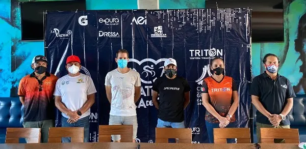 Crisanto Grajales y Rodrigo González en la conferencia de prensa