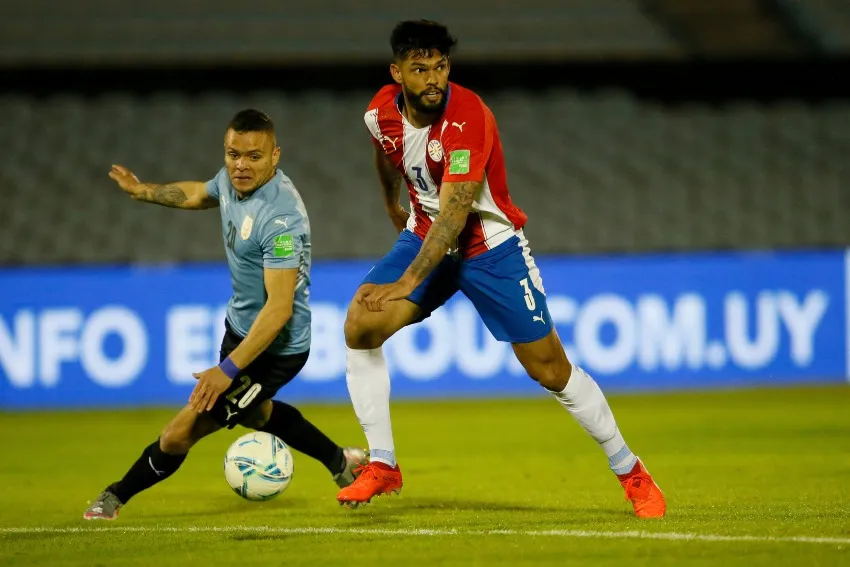 AP Jonathan Rodríguez en un partido entre Uruguay y Paraguay