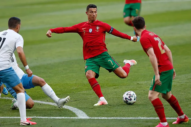 Disparo de CR7 en el amistoso contra Israel