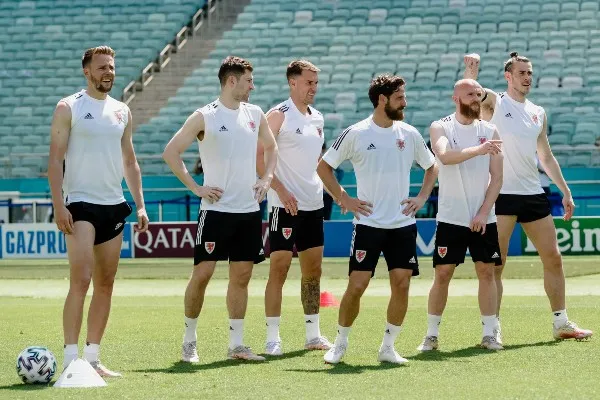 Jugadores de Gales en entrenamiento para la Eurocopa