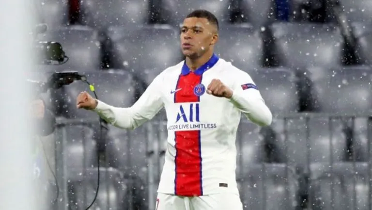 Kylian Mbappé en el duelo entre el PSG y el Bayern Munich