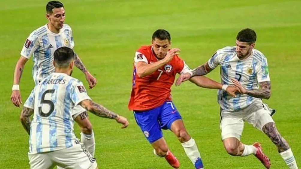 Alexis en juego contra Argentina