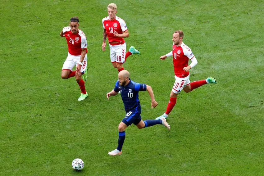 AP Jugadores de Dinamarca y Finlandia en la Eurocopa 2020