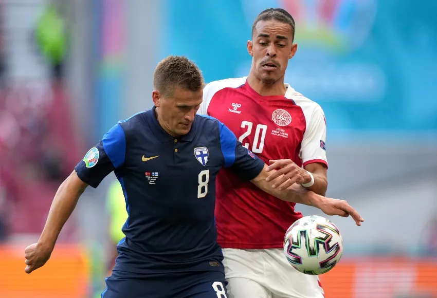 AP Poulsen en el partido entre Dinamarca y Finlandia