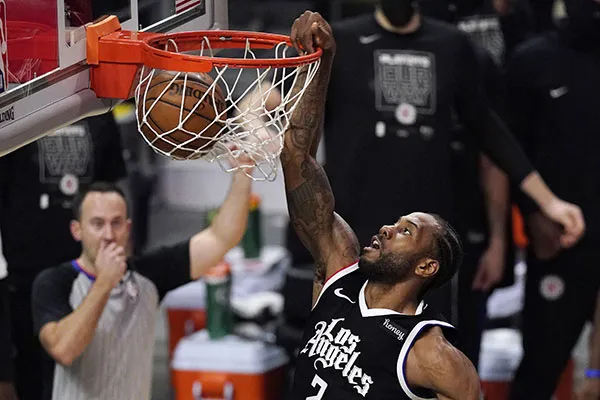 Kawhi Leonard en el juego ante Utah