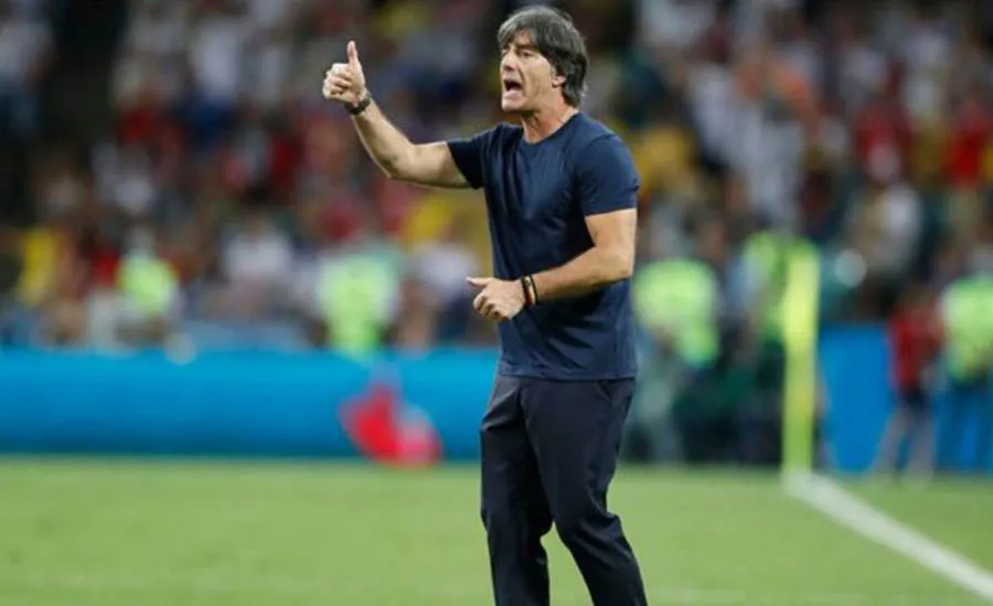 EFE Löw dirgiendo a Alemania