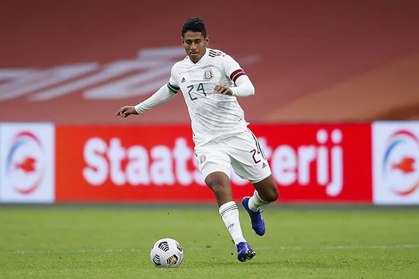 El mediocampista en partido con Selección Mexicana