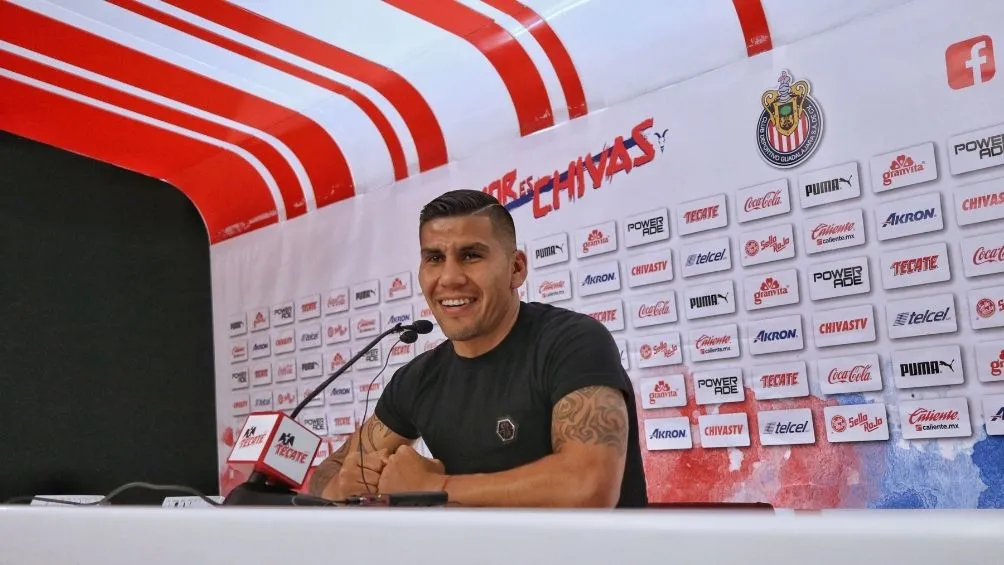 Carlos Salcido en una conferencia